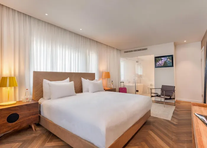 Jacob Shenkin Hotel