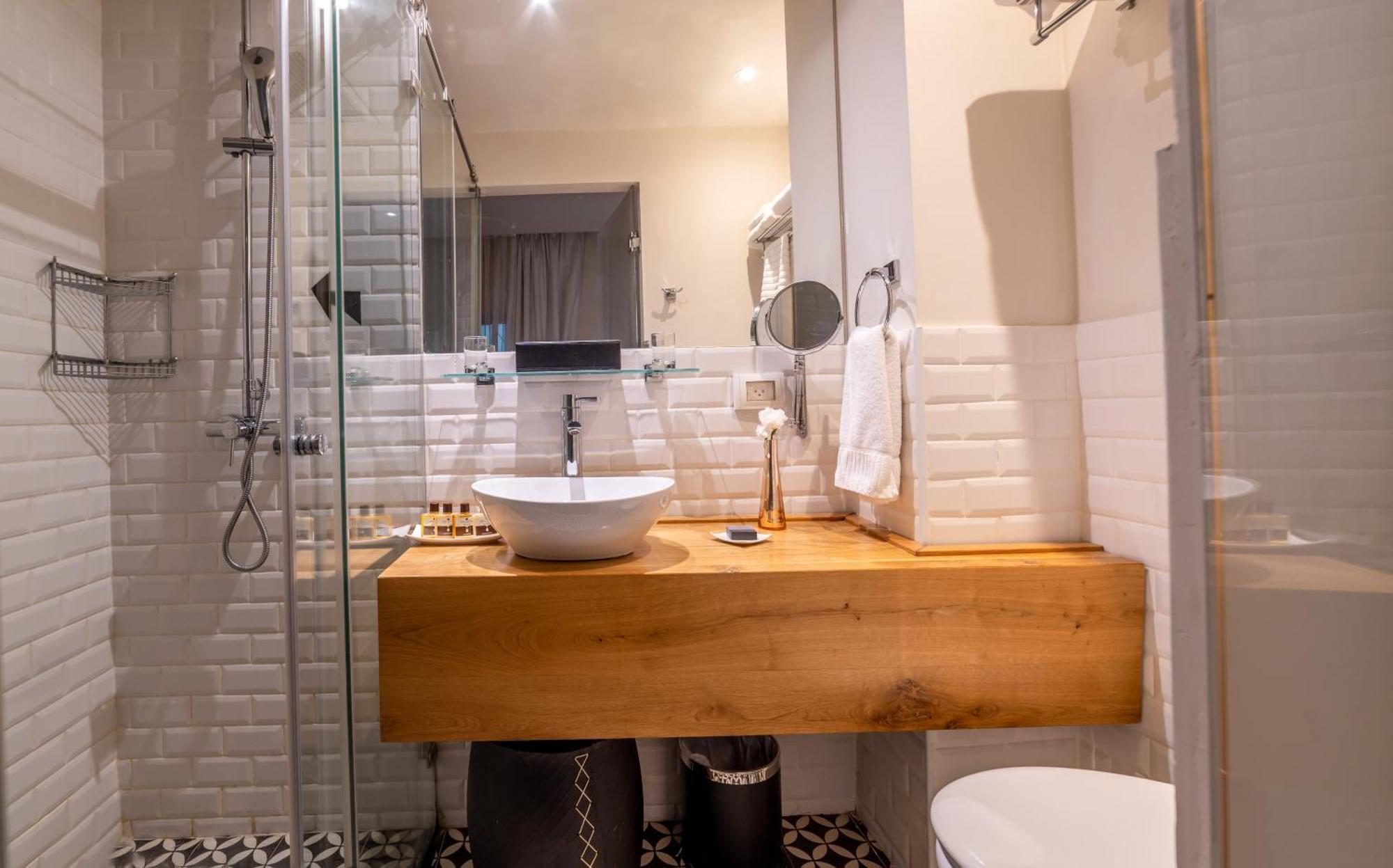 Jacob Shenkin Hotel